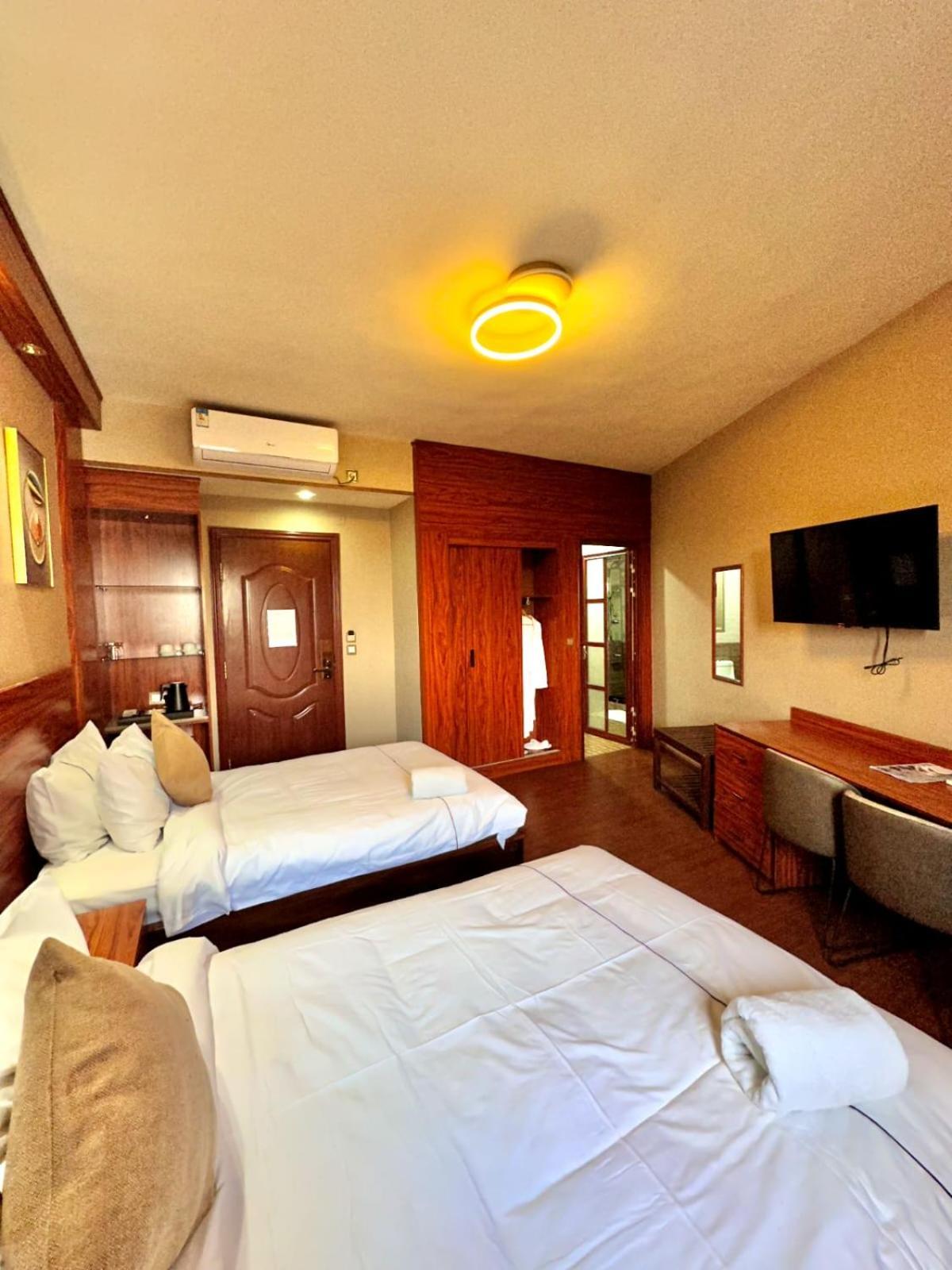 Atmosphere Hotel & Spa อันตานานารีโว ภายนอก รูปภาพ
